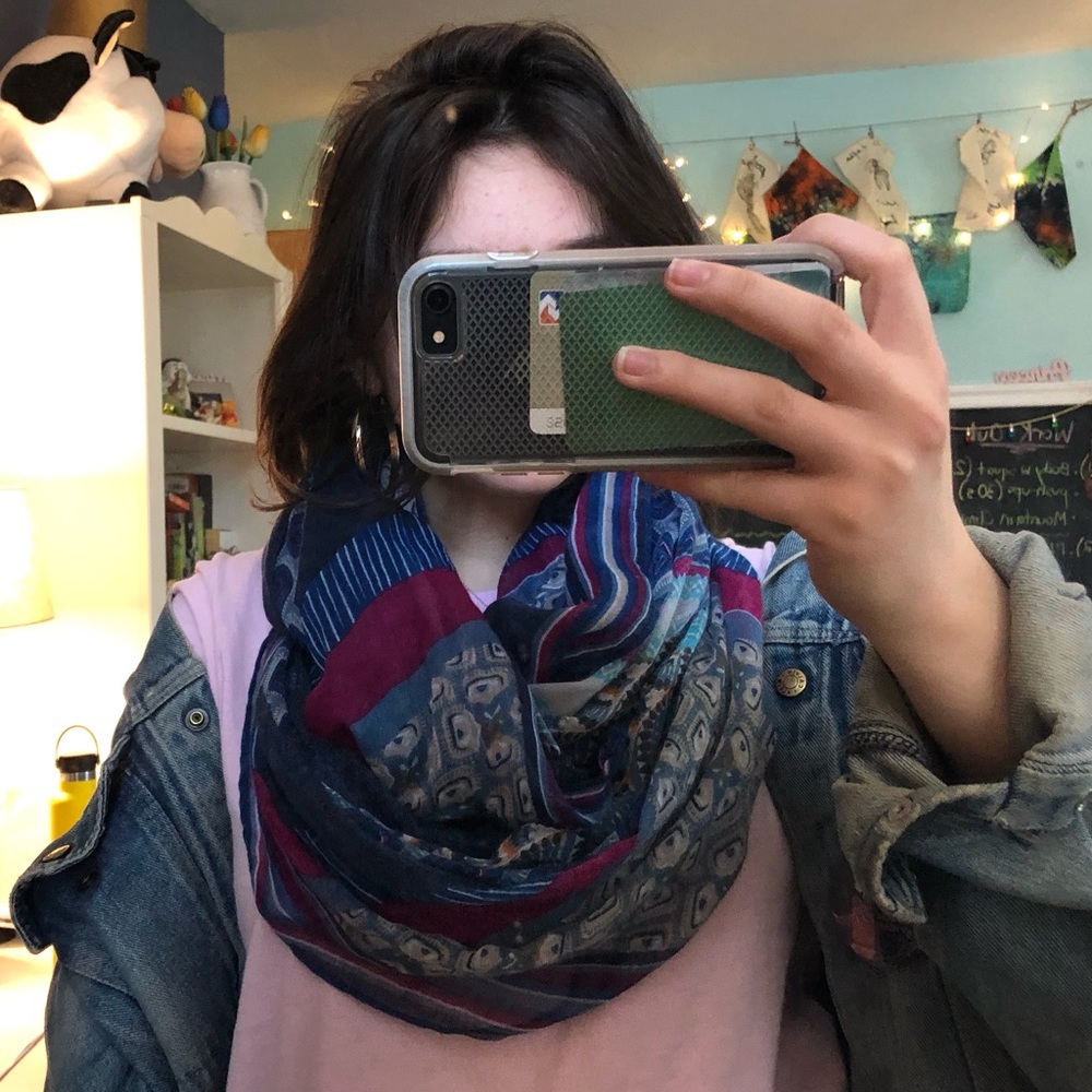 Patterned infinity scarf - Picture 3 of 3